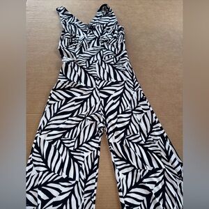 Clara Sun Woo Signature V-Neck Sleeveless Jumpsuit Zebra Size: XS Black white